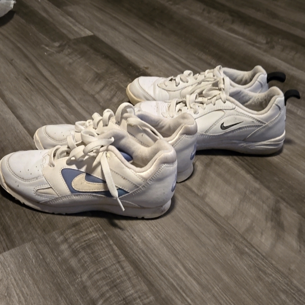 Lot of women's nike trainers size 7